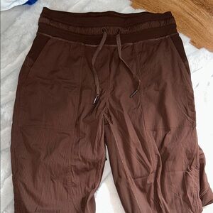 Lululemon cropped athletic pants